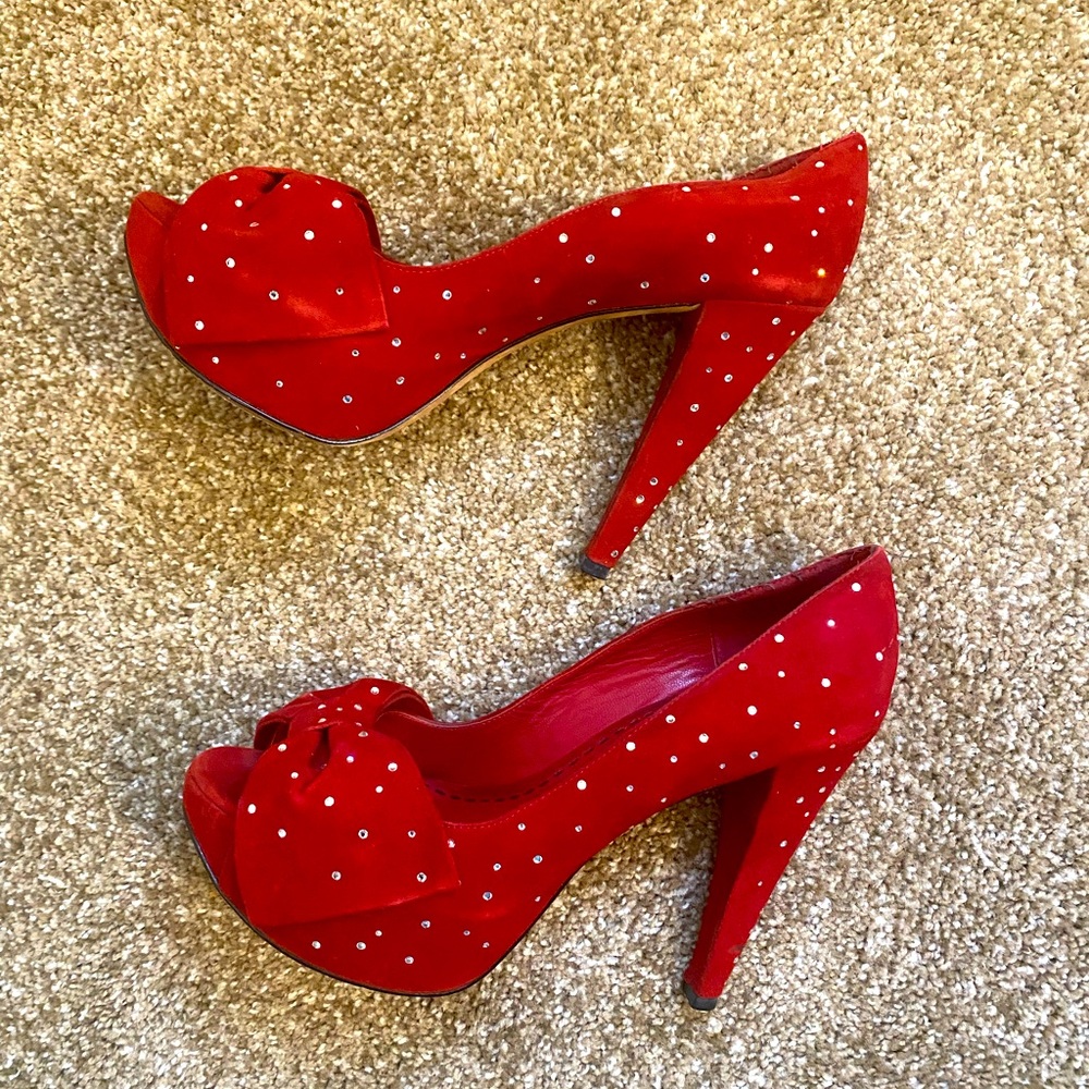 Gorgeous open toe red suede sparkly platform pump with bow